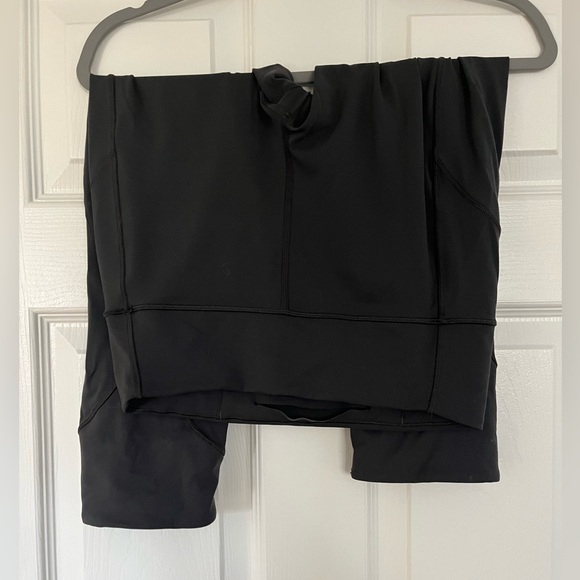 Grey lululemon crop leggings size 8 - Picture 2 of 2